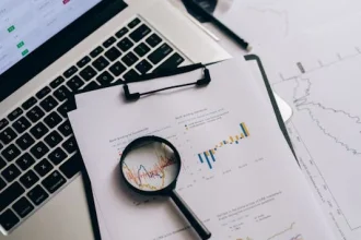 finance sensitivity analysis pathwise estimator