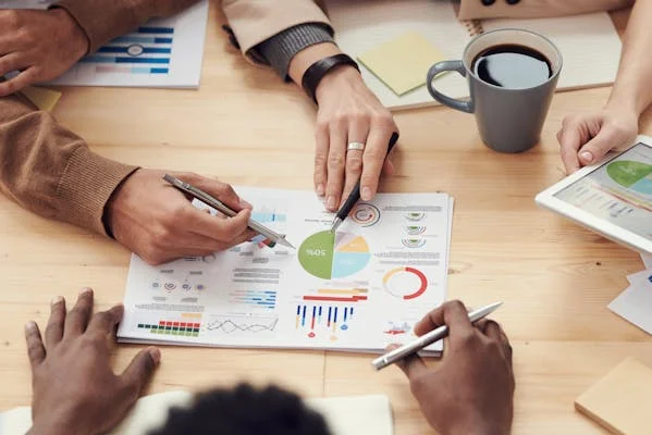 finance sensitivity analysis pathwise estimator